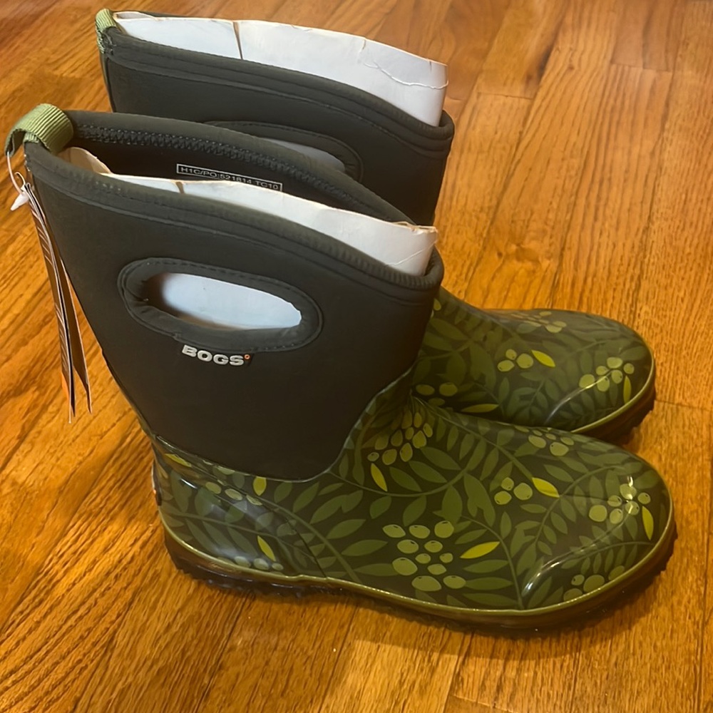 Bog Boots size 8